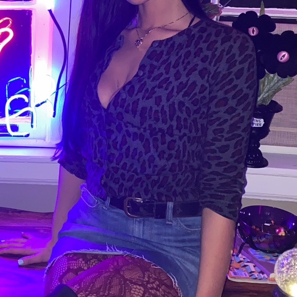 Forever 21 Leopard Print Cropped Cardigan Sweater - Picture 2 of 4